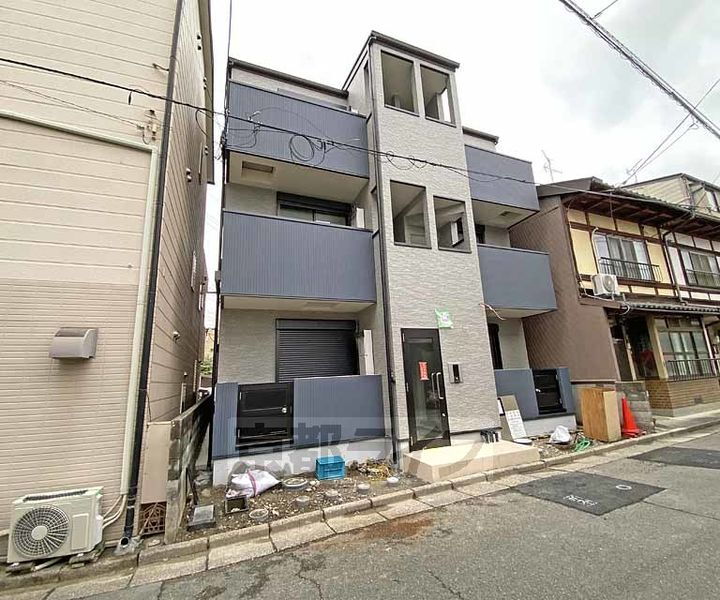 京都府京都市上京区北伊勢屋町 3階建