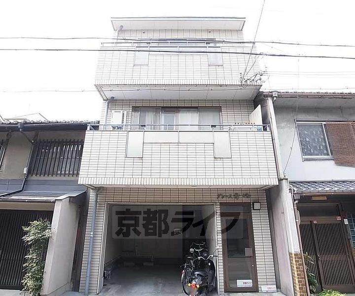 京都府京都市中京区六角猪熊町 3階建 築36年4ヶ月