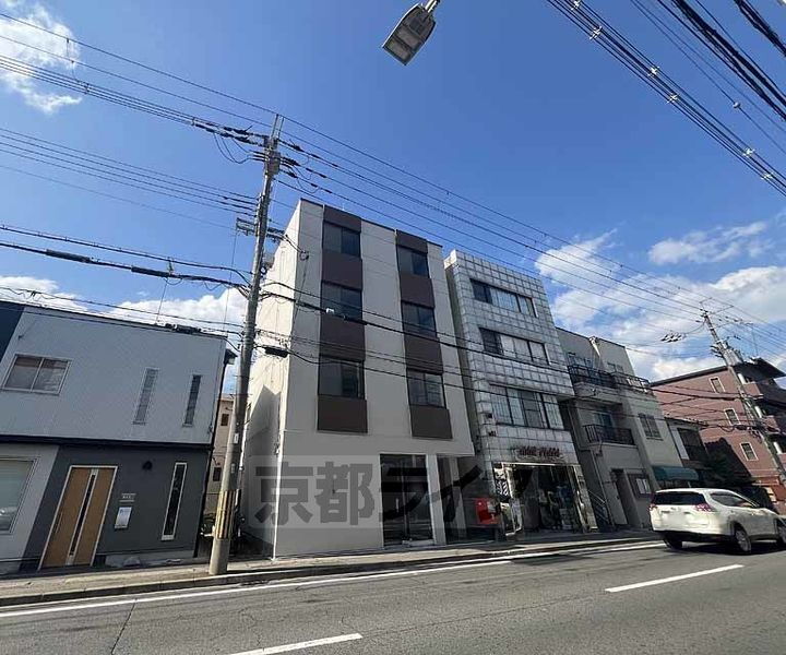 メゾンこやま北棟 3階建
