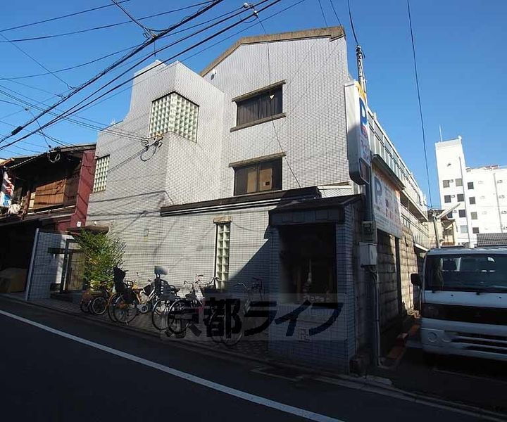 京都府京都市中京区下瓦町 3階建