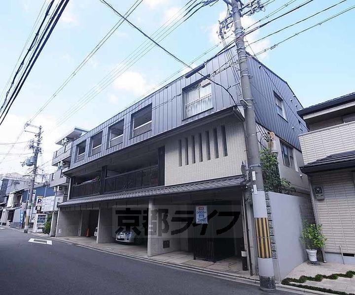 京都府京都市中京区三条大宮町 3階建 築24年3ヶ月