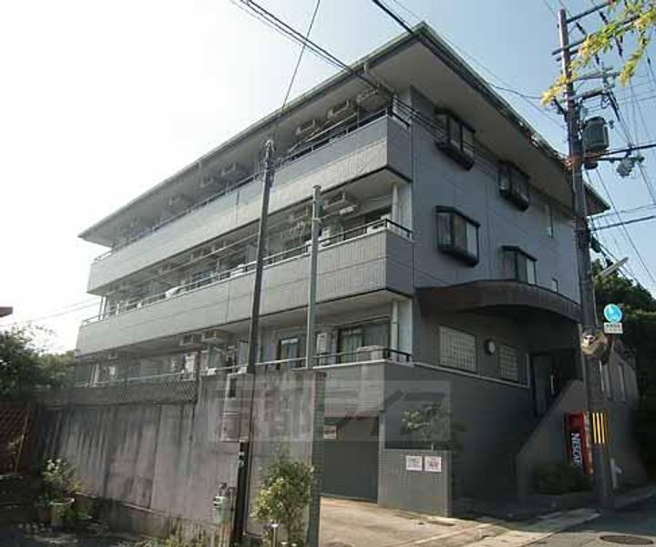 京都府京都市右京区宇多野福王子町 3階建 築33年6ヶ月