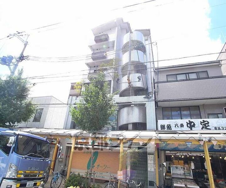 京都府京都市下京区西七条南東野町 6階建