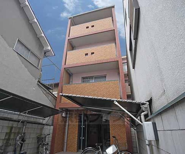 京都府京都市上京区東今小路町 4階建 築24年4ヶ月