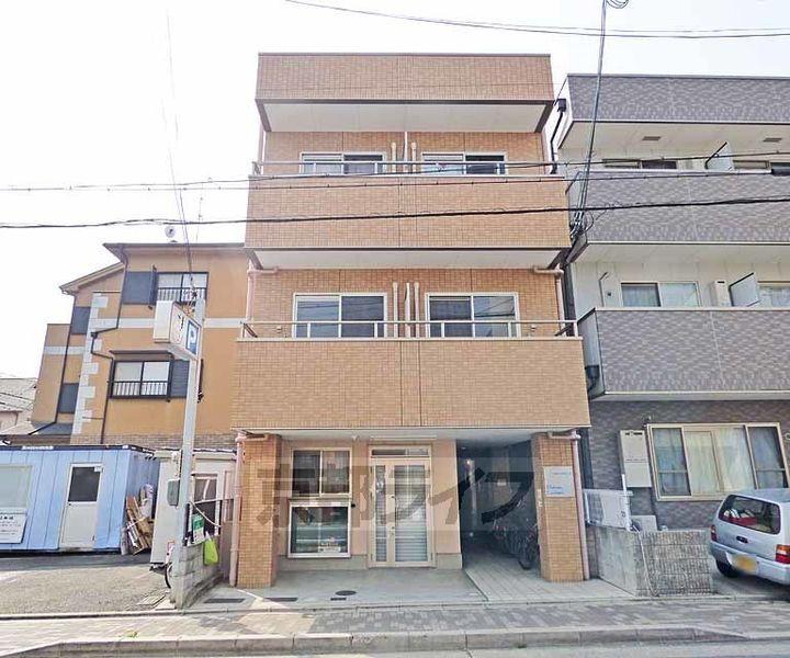 京都府京都市北区小山初音町 3階建