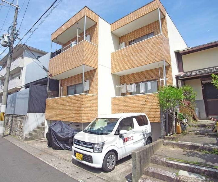 京都府京都市左京区北白川上池田町 2階建