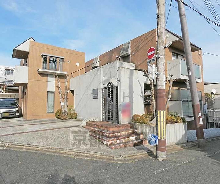 京都府京都市北区衣笠西御所ノ内町 2階建