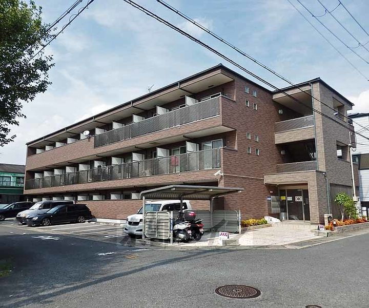 京都府京都市南区上鳥羽山ノ本町 3階建