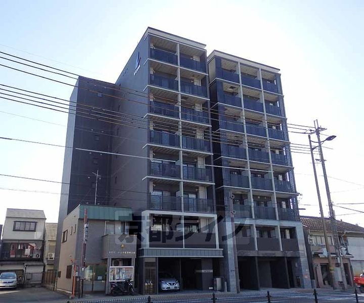 京都府京都市南区唐橋川久保町 8階建