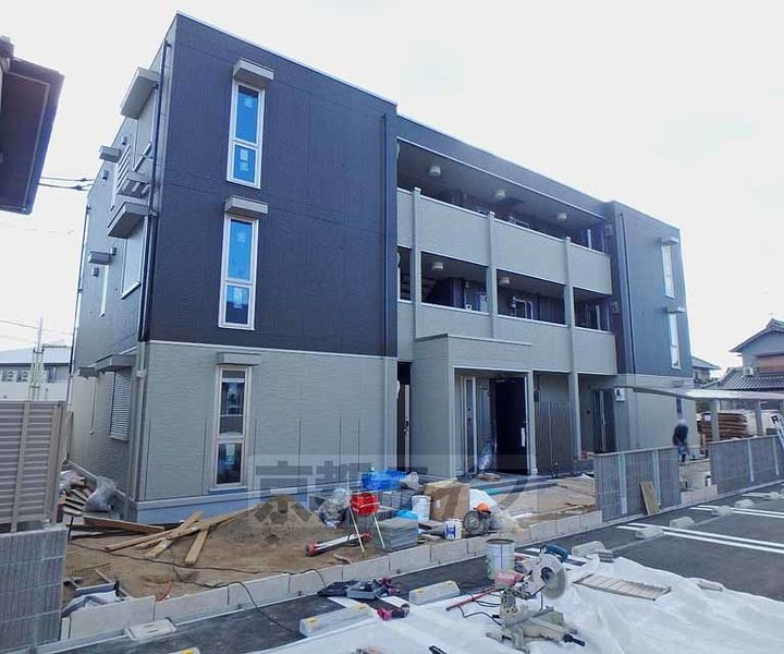 大阪府枚方市養父元町 3階建