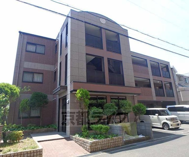 大阪府枚方市伊加賀西町 3階建
