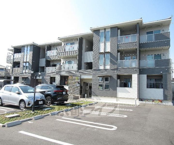 大阪府枚方市藤阪元町２丁目 3階建 築5年5ヶ月