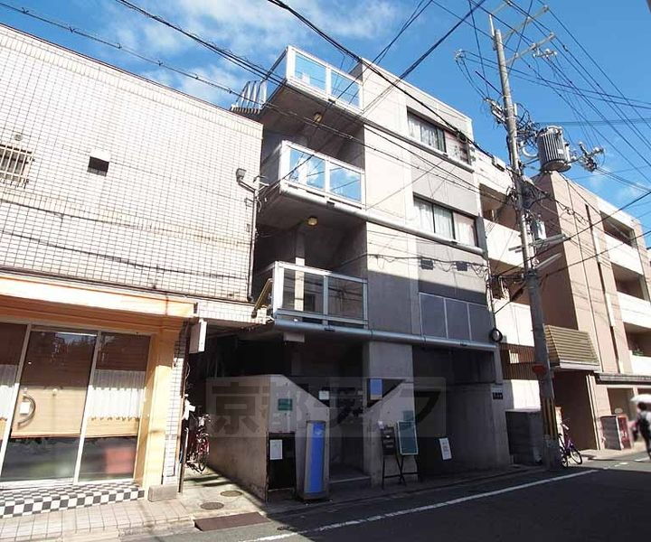 フラット７１７