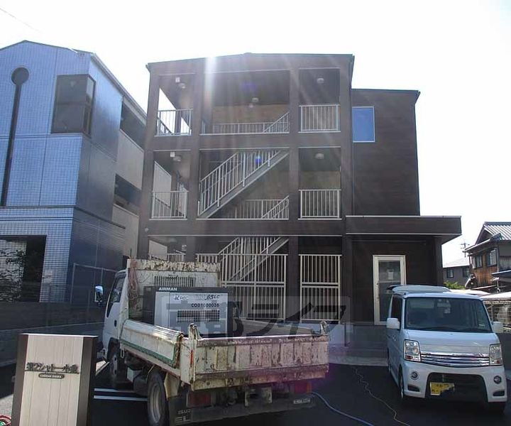 京都府宇治市小倉町西山 3階建 築1年7ヶ月