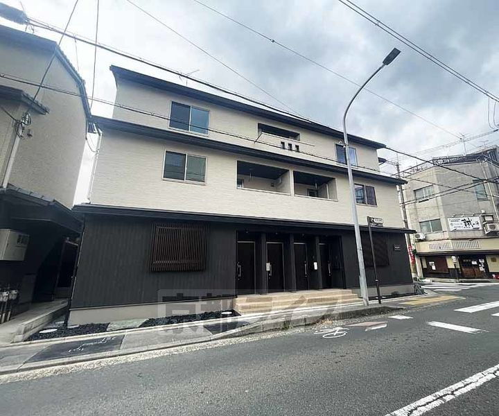 京都府京都市下京区花屋町通櫛笥西入薬園町 3階建 築1年8ヶ月