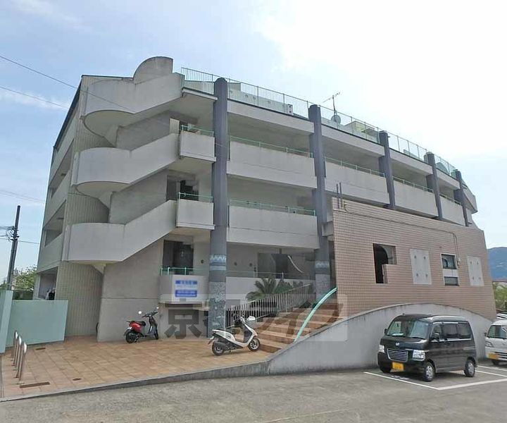 京都府京都市西京区大枝東長町 5階建