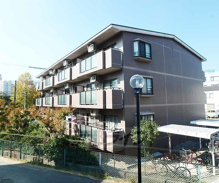 京都府京都市西京区大枝中山町 3階建