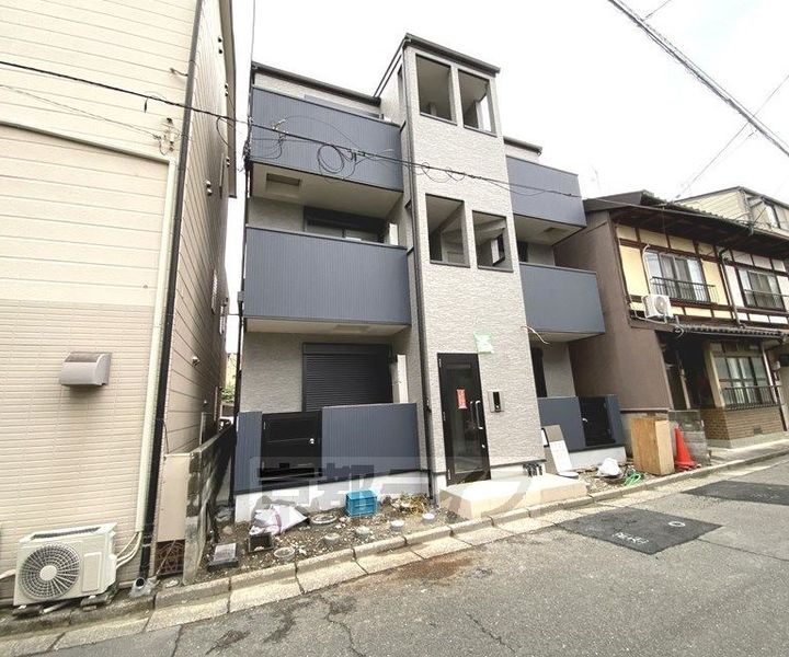 京都府京都市上京区北伊勢屋町 3階建