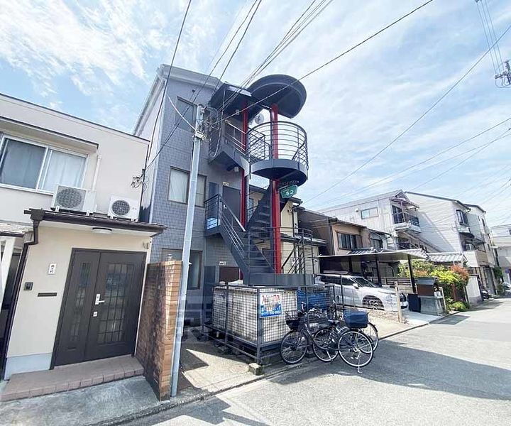 京都府京都市中京区西ノ京北壺井町 3階建