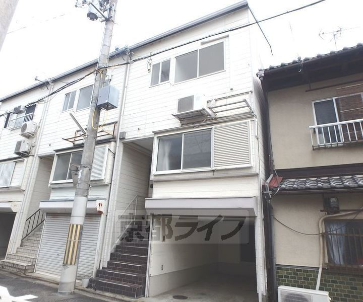 京都府京都市上京区御前通西裏上の下立売下る行衛町 3階建