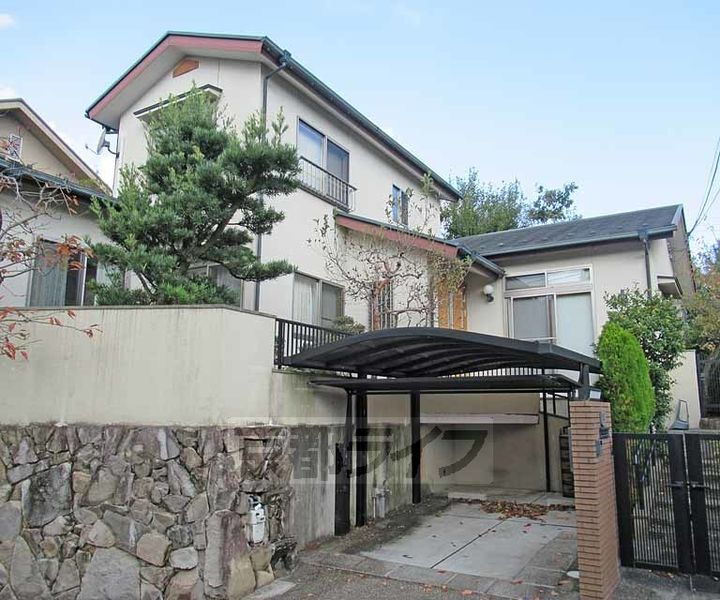 御陵峰ヶ堂町１丁目戸建て 2階建