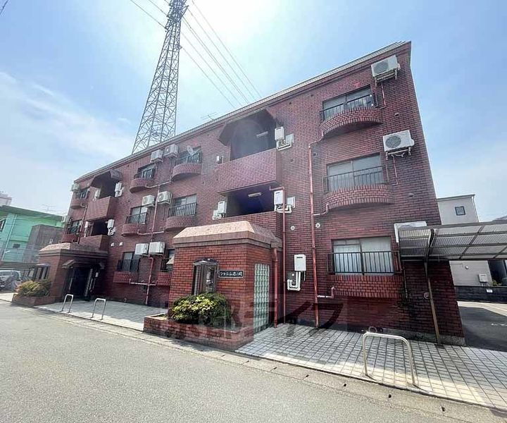 シャルム西ノ岡 3階建