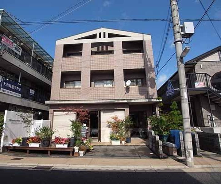 エル山崎 3階建