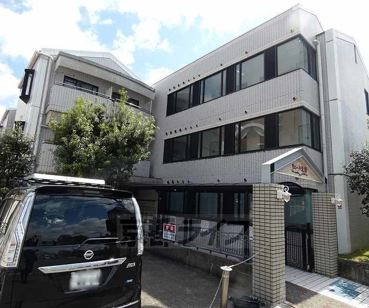 京都府京都市北区北野西白梅町 3階建