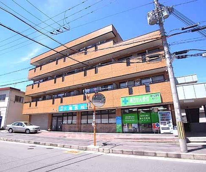 京都府長岡京市金ケ原塚穴ノ前 4階建