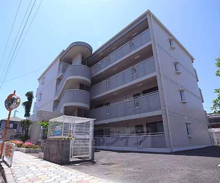 京都府向日市寺戸町二ノ坪 築31年9ヶ月 4階建