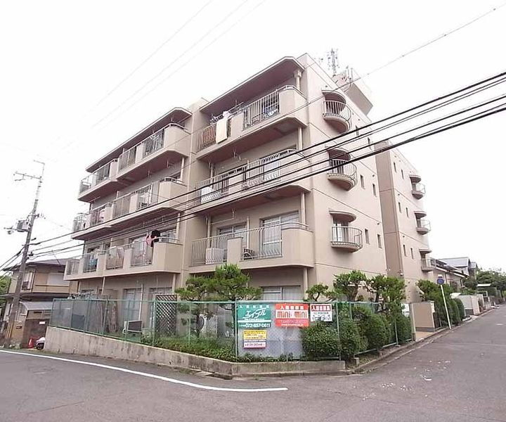 京都府八幡市男山松里 賃貸アパート