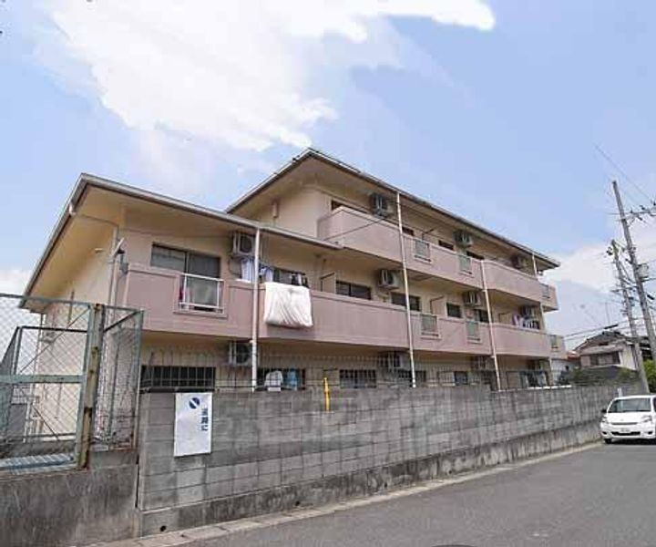 京都府京都市伏見区深草大亀谷東久宝寺町 3階建 築36年3ヶ月