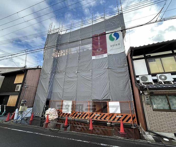 京都府京都市下京区中堂寺北町 5階建 