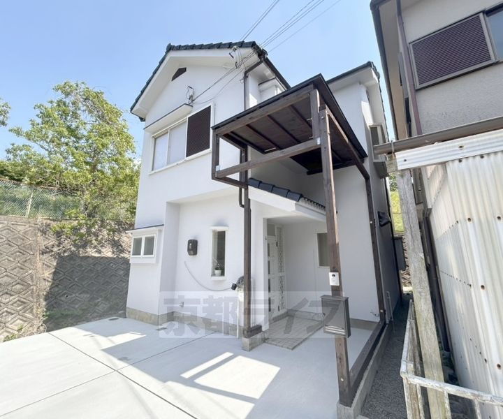 大阪府枚方市尊延寺５丁目 賃貸一戸建て
