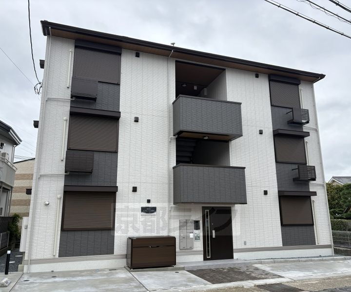 京都府京都市山科区厨子奥若林町 3階建 