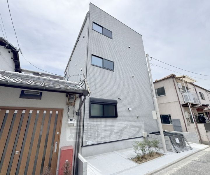 京都府京都市伏見区深草キトロ町 3階建 
