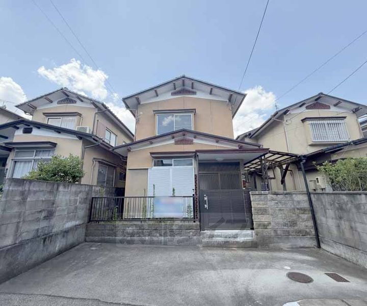 京都府亀岡市東つつじケ丘曙台２丁目 賃貸一戸建て