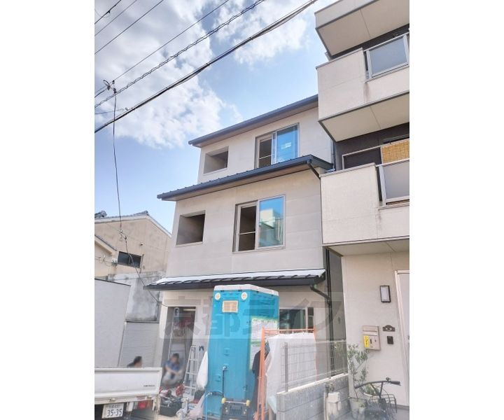 京都府京都市上京区葭屋町通出水下る元福大明神町 3階建 