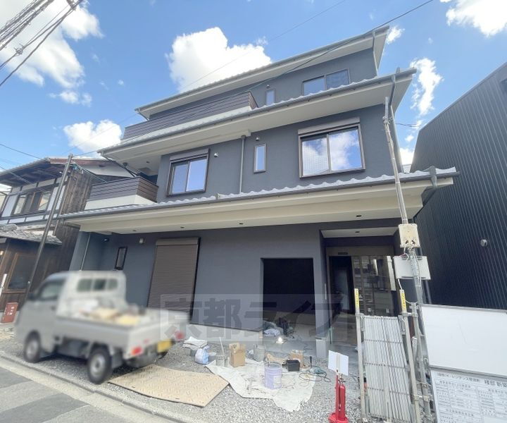 京都府京都市下京区堅田町 3階建 