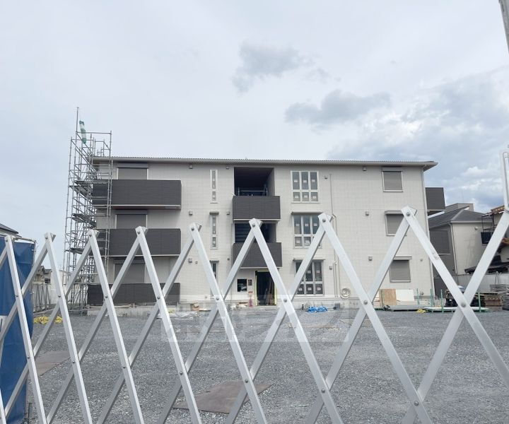 京都府向日市上植野町北ノ田 3階建 