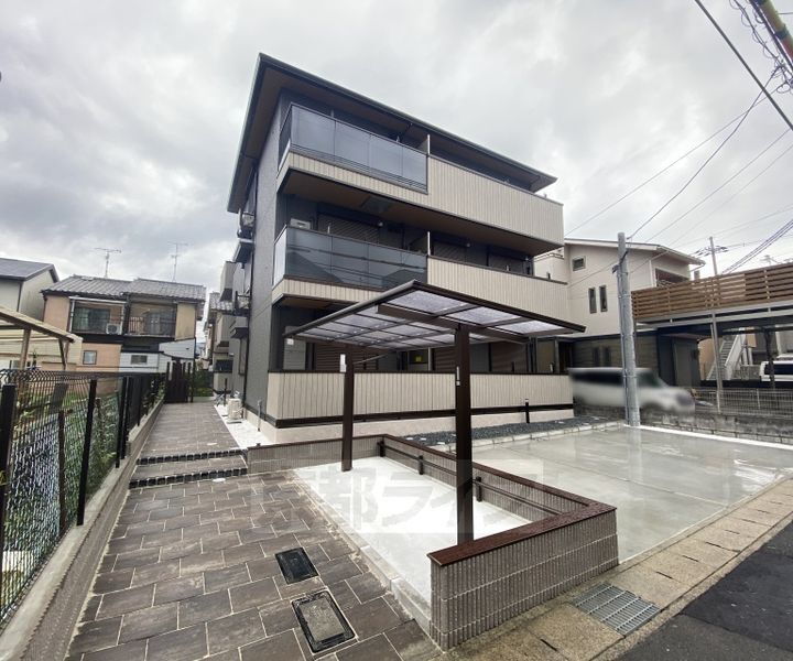京都府京都市右京区西京極西衣手町 賃貸アパート
