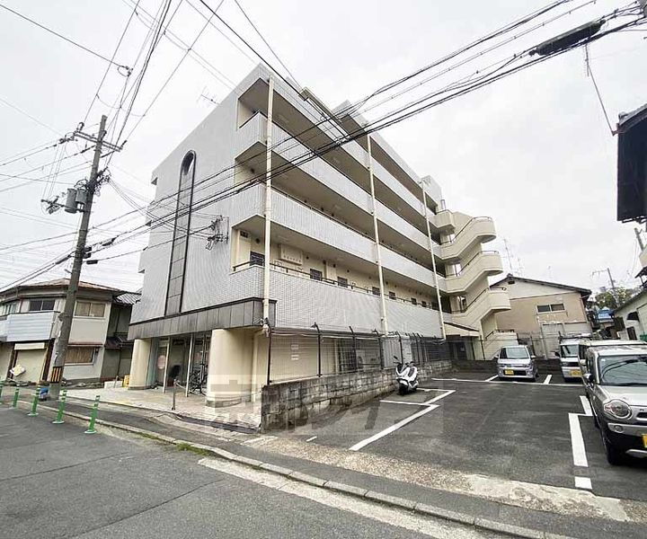 京都府京都市右京区梅津東構口町 5階建