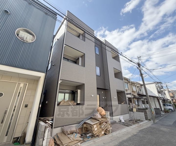 京都府京都市山科区竹鼻立原町 3階建 