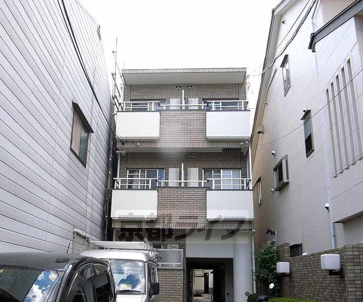京都府京都市下京区仏光寺通大宮西入坊門町 築40年9ヶ月 3階建