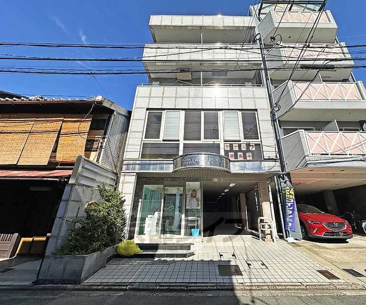 京都府京都市下京区仏光寺通堀川西入晒屋町 築31年4ヶ月 4階建