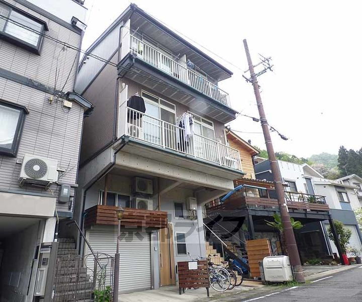 京都府京都市北区西賀茂蟹ケ坂町 3階建