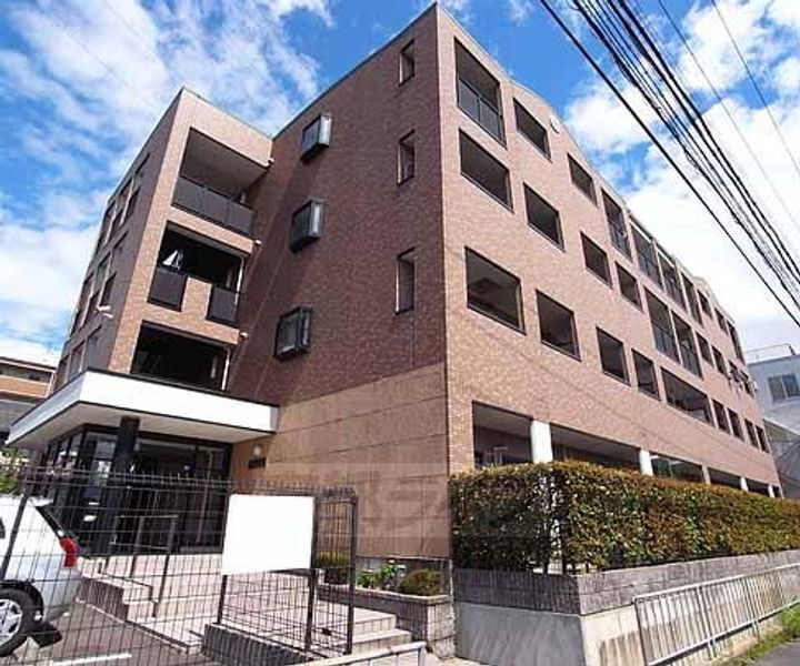 京都府宇治市槇島町落合 4階建