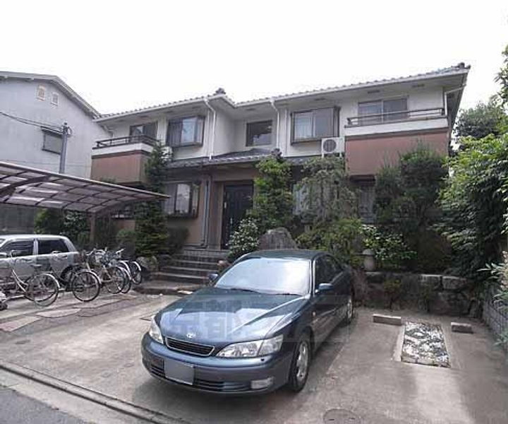 京都府京都市伏見区深草野手町 2階建