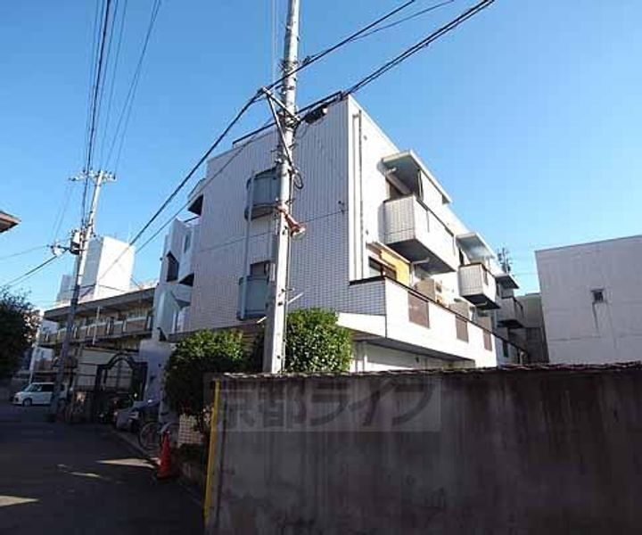 京都府京都市伏見区東大手町 3階建