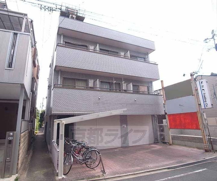 京都府京都市中京区壬生土居ノ内町 3階建